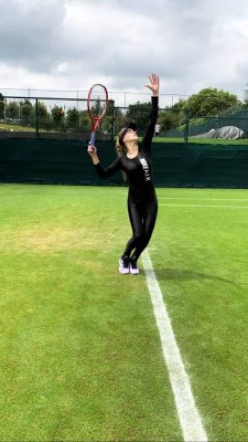 Ajustado y sexy: La 'extraña' vestimenta de la hermosa Genie Bouchard para jugar al tenis