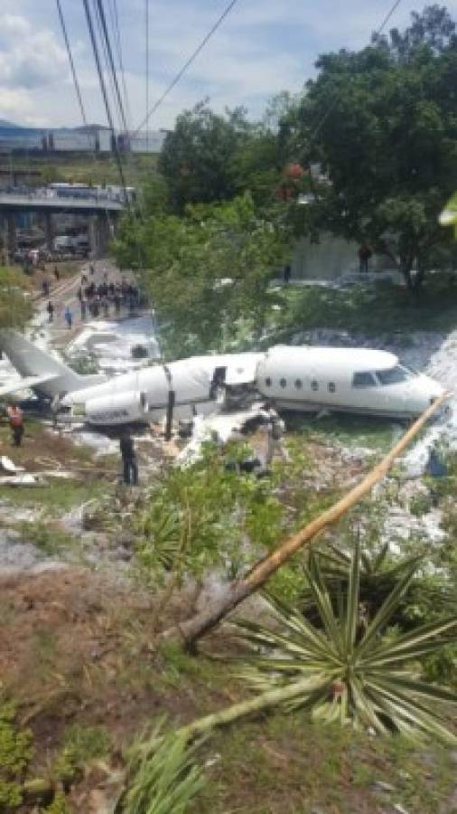 FOTOS: Impactantes imágenes del avión que se salió de la autopista en el aeropuerto Toncontín