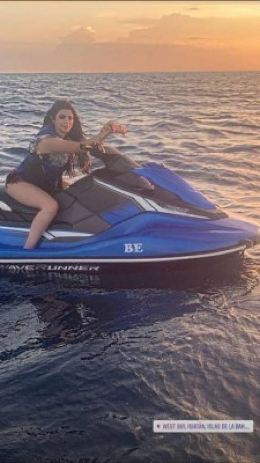 ¡Infartante! La cantante mexicana Marian Santos y sus ardientes vacaciones en Roatán