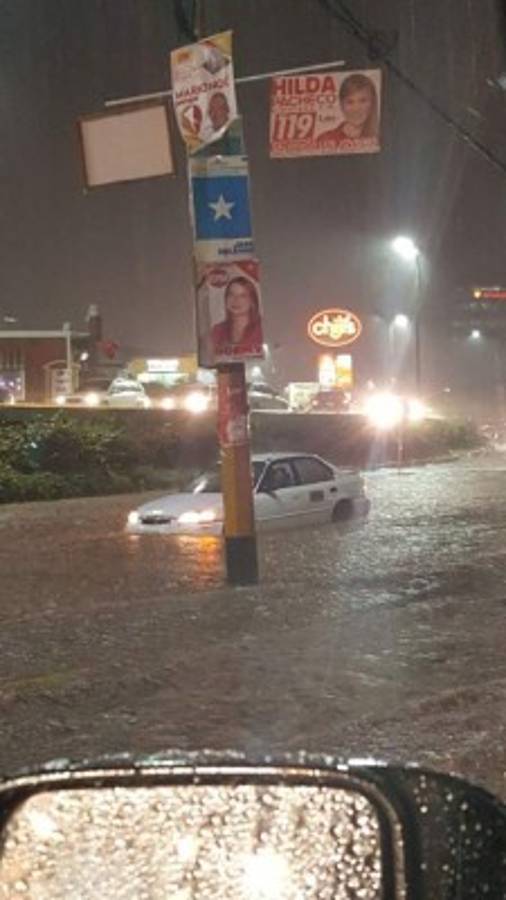 ¡ALERTA! Fuertes tormentas inundan varios departamentos de Honduras