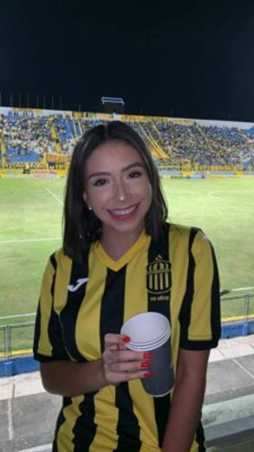 ¡Bellezas aurinegras! Ellas son las aficionadas más lindas del Real España