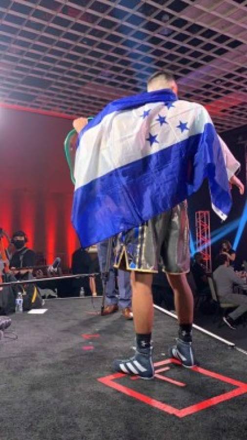 Las otras fotos del histórico triunfo de Teófimo López: se arropa con la bandera de Honduras y las lágrimas de Lomachenko