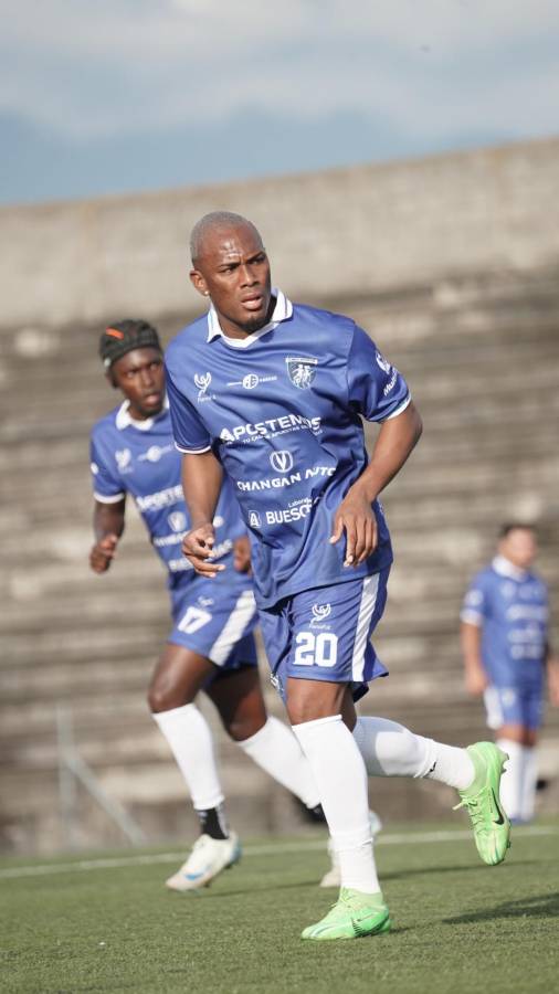 Alberth Elis se despacha un doblete en regreso a las canchas en amistoso frente a la Policía Nacional de Honduras