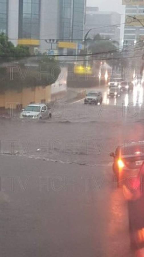 FOTOS: Caos, túneles inundados y destrucción deja fuerte lluvia en Tegucigalpa