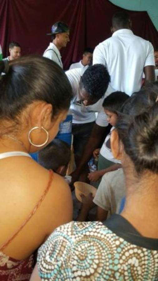 Platense y Real España reparten alegría a niños antes de Copa Presidente