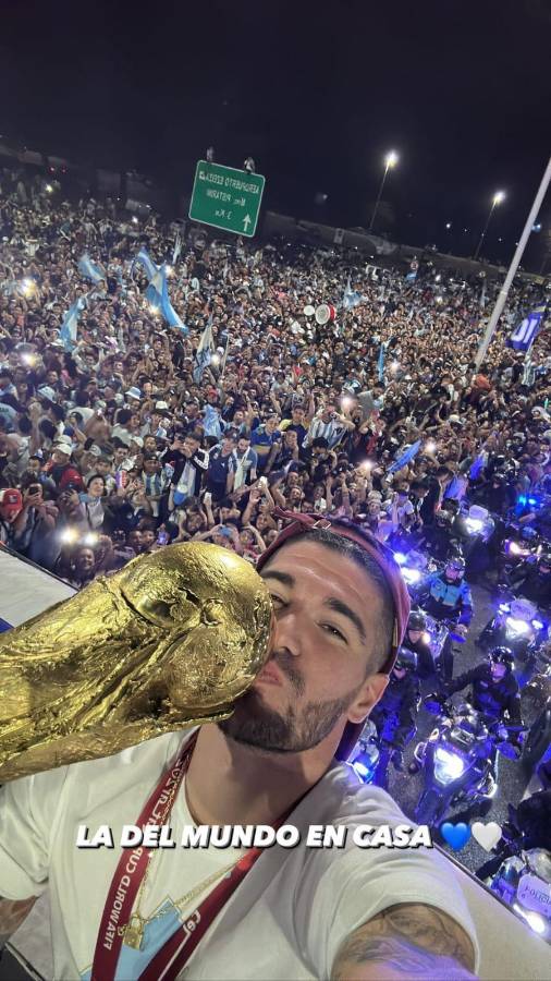 La copa está en casa: El espectacular recibimiento en Argentina a Messi y los campeones del Mundo