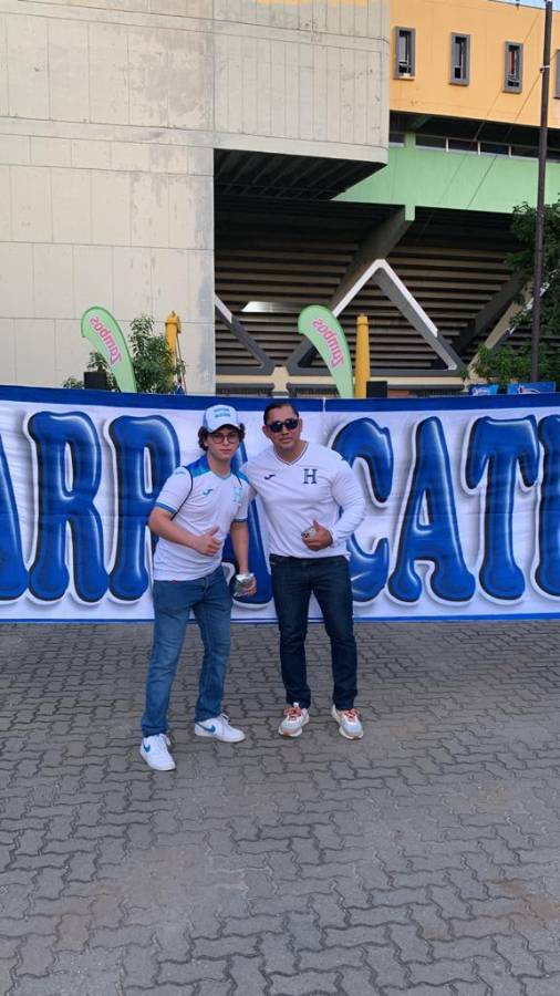 ¡Presencia catracha! Las imágenes del ambiente en el estadio Olímpico Félix Sánchez para el duelo entre Cuba y Honduras