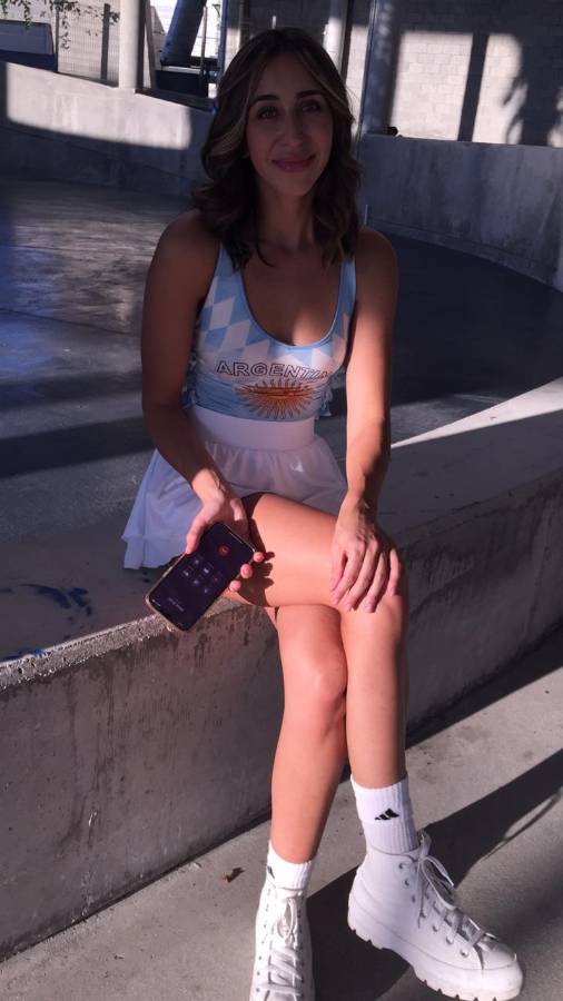 ¡Un espectáculo! La deslumbrante pasarela en el Argentina-Honduras: derroche de belleza en el Hard Rock de Miami