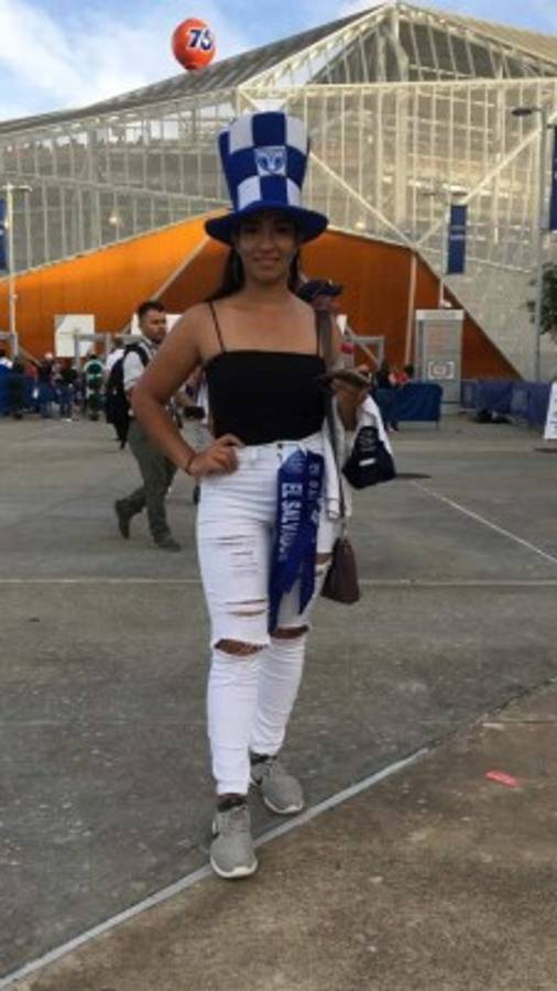 Esposa de Emilio Izaguirre deslumbra en juego de Honduras ante Curazao por la Copa Oro 2019