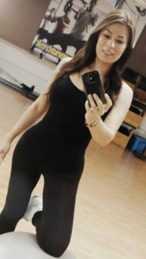 ¡Hermosa diputada! Pareja de futbolista tico embellece la política de su país