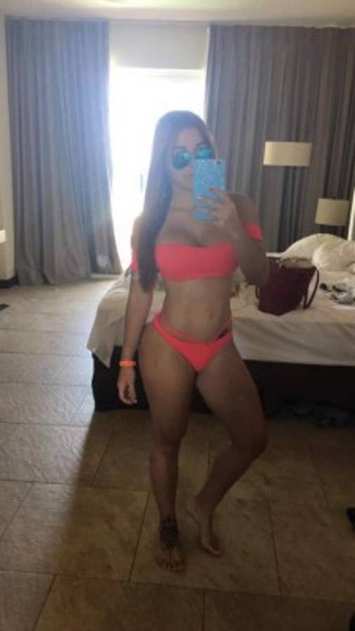 Jacqueline Segura, la hermosa 'moradita' que engalana el Ricardo Saprissa