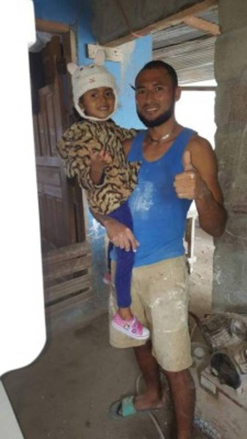 Así es la nueva vida del futbolista Manuel Doño en el taller de ebanistería