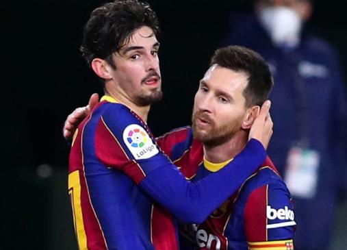 Fue compañero de Messi y revela: “Convivir con él fue raro, me saludaba con un beso, pero después me acostumbré”