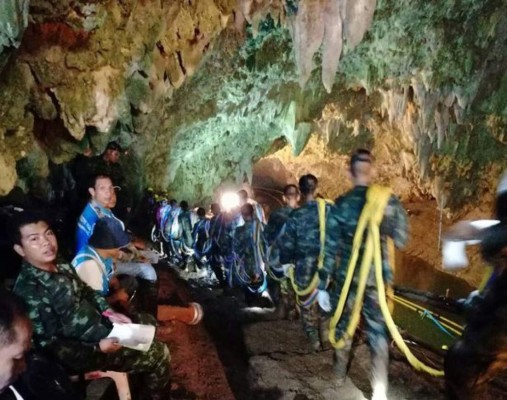 Impactantes imágenes: Así es la cueva en Tailandia donde 12 niños futbolistas siguen atrapados
