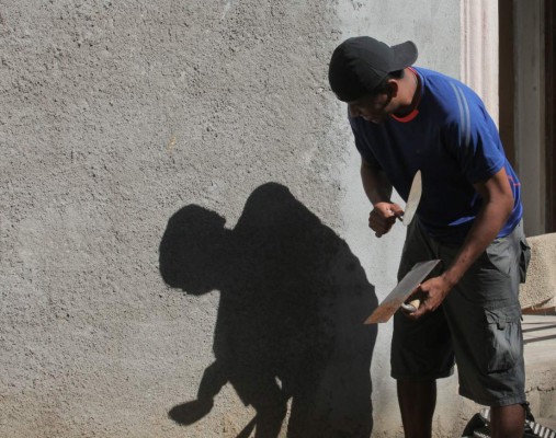 FOTOS: Así es la vida como albañil del defensa Henry Clark