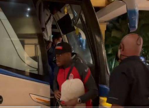 El futbolista Alphonso Davies fue uno de los más buscados por los aficionados, sin embargo no tuvieron acceso a él.