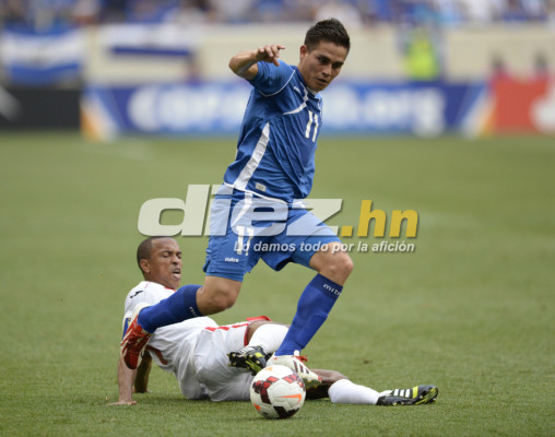 El Salvador y Trinidad y Tobago empatan en su debut