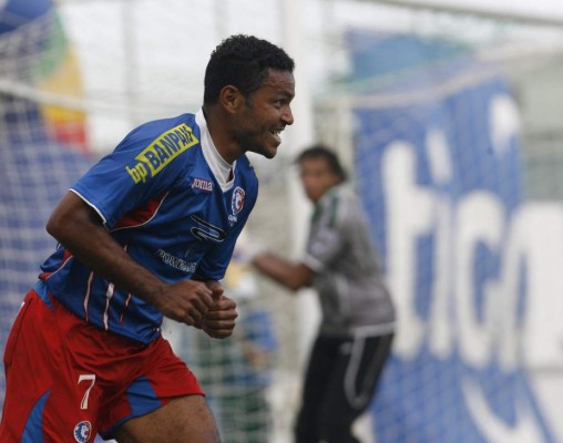 Luciano Emilio elije su 11 ideal con suplentes de lujo de su época en Honduras