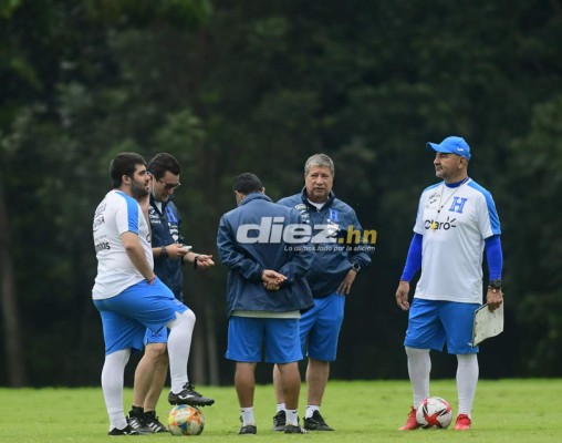 Consejos del Bolillo a un jugador y Kervin Arriaga toma precauciones: Las fotos del entreno de Honduras