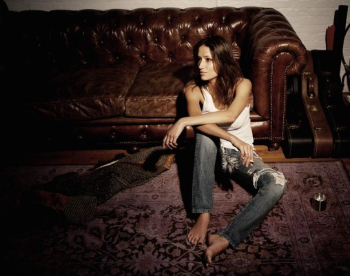 Melanie Winiger, la sexy conductora del sorteo de Champions