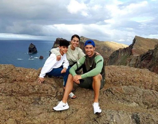 Escapadita a la isla, ejercicios y su hijo con look catracho: Así fue la cuarentena de Cristiano Ronaldo