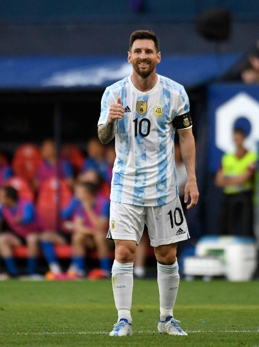 Las imágenes de la presentación estelar de Messi en el Argentina-Estonia: Su récord de cinco goles y alegría total