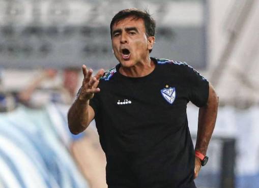 Después de coronar campeón al Vélez Sarsfield de Argentina y no renovar contrato, el DT Gustavo Quinteros tiene nuevo equipo