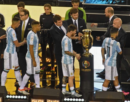 EN FOTOS: La amargura y lágrimas de Messi por fallar otra vez con Argentina