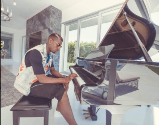 Así es la vida de millonario de Pogba: Mansiones, avión, autos de lujo y su sexy novia boliviana