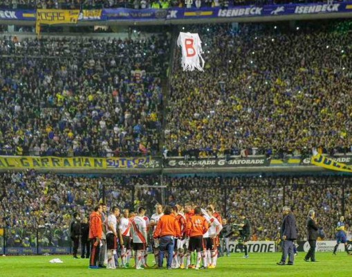Polémica, gas y clasificación: La última vez que River y Boca se vieron las caras en Copa Libertadores