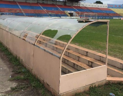 Estadios hondureños en pésimas condiciones en los que se juega fútbol profesional