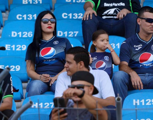 ¡BELLEZA! Las despampanantes chicas que engalanaron el estadio Olímpico