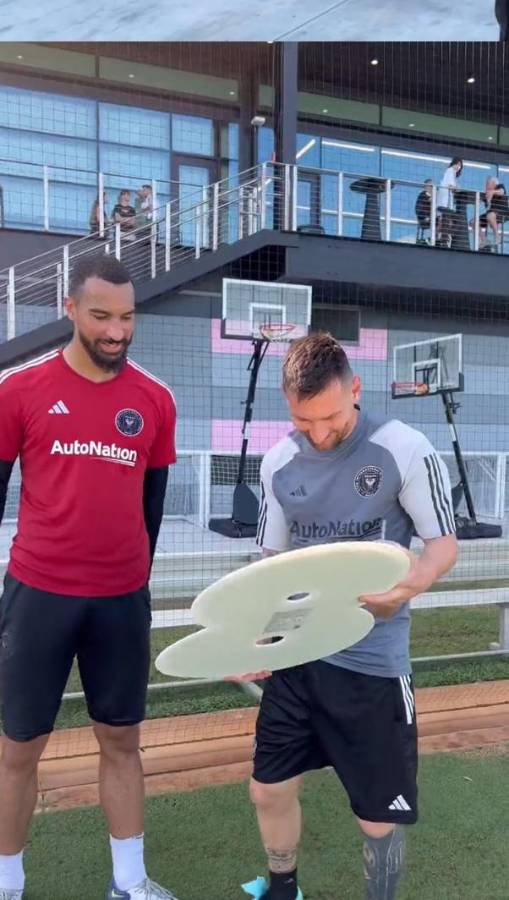 ¿Qué pasó con David Ruiz? Así recibieron a Messi en el Inter de Miami tras ganar el Balón de Oro: pasillo y abrazos