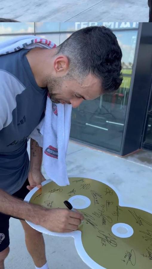 ¿Qué pasó con David Ruiz? Así recibieron a Messi en el Inter de Miami tras ganar el Balón de Oro: pasillo y abrazos