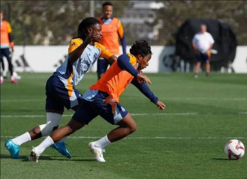 Camavinga entrenó junto al resto del grupo y se reporta listo para el derbi.