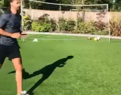 Los cracks que tienen campo de fútbol en sus mansiones para entrenar durante el coronavirus