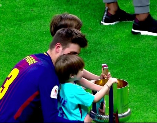 En fotos: Así celebraron las esposas e hijos de los jugadores del Barcelona la Copa del Rey ¿Y Shakira?