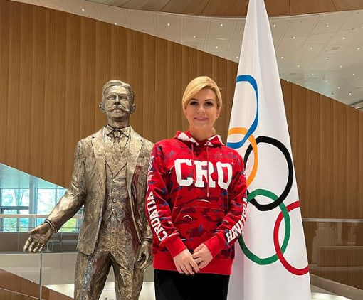 Fue un talismán en Rusia-2018 y ahora promete volver para la final en Qatar: ¿Qué fue de la hermosa expresidenta de Croacia?