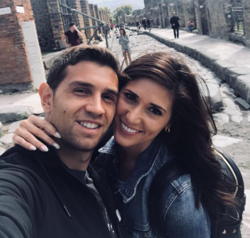 ¡Ella tuvo la iniciativa! La esposa del ‘Dibu’ Martínez revela cómo se conocieron: ‘‘No, vení a mi departamento y tomamos un café’’