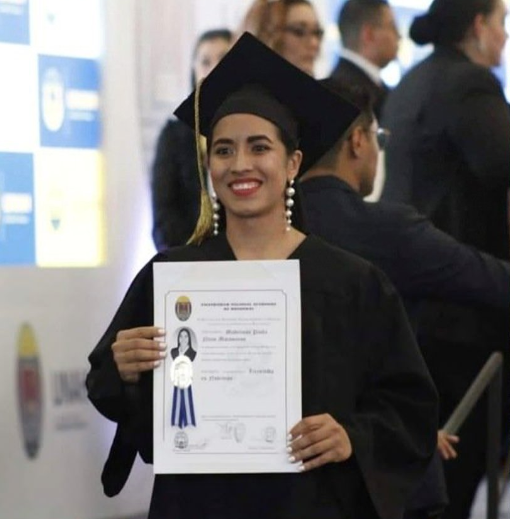 ¿Quién es? Futbolista hondureña se graduó de la UNAH y al día siguiente jugó con la Selección en otro país
