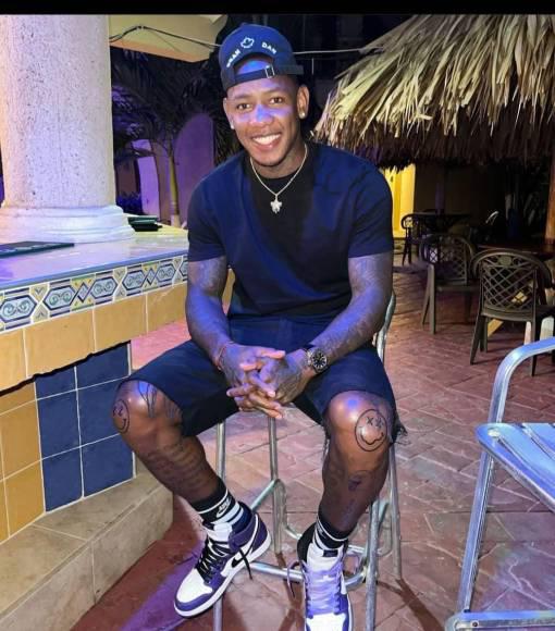 Tremendo beso de Marcelo Pereira en Roatán: Así disfrutaron las vacaciones los futbolistas de Honduras