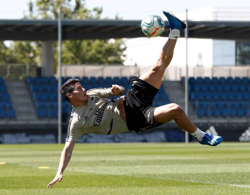 Visita inesperada, chilenas de Ramos y Marcelo: Así fue el entrenamiento del Real Madrid &nbsp;&nbsp;