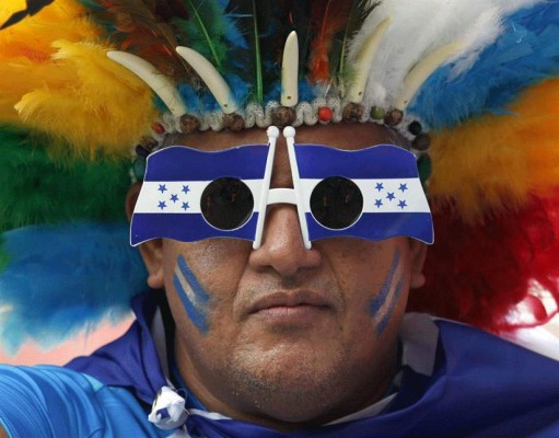 Hondureños y suizos ponen la fiesta en Manaus.