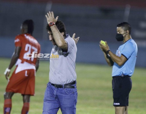Curiosas: El manotazo de Palermo, Patón Mejía y la reacción de jugadores de UPN tras roja de Axel Gómez