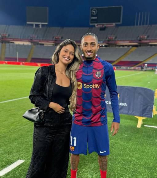 “Tú eres feo hasta con dinero”: el motivo por el que se burlan de Raphinha por polémica foto con su mujer y explota