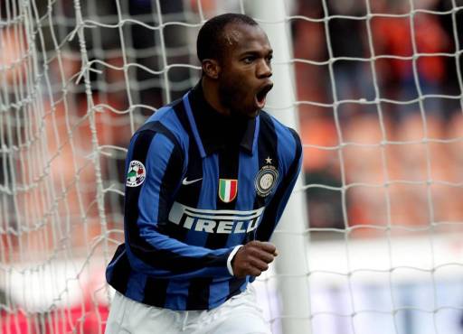 El legendario goleador David Suazo mecía las redes con el Cagliari y después pasó al Inter de Milán, todo ello en la década de los 2000.