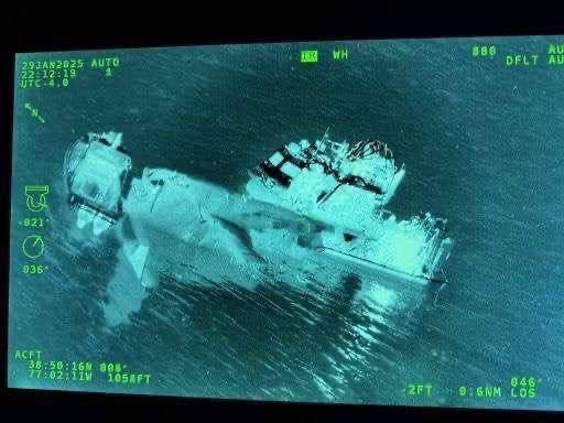 La dura reacción de Trump tras terrible accidente entre un avión y helicóptero en Washington: ¿cuántos víctimas hay?