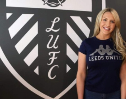Bienvenida a la Premier League: La deslumbrante rubia que es presentadora de TV del Leeds United