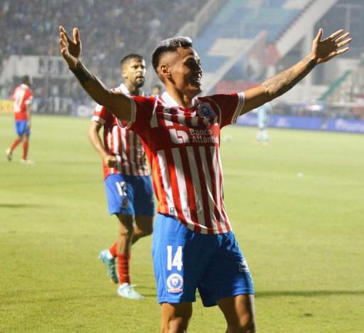 Andy Najar, futbolista del Olimpia, se va a casar con su hermosa “barbie”; así le pidió matrimonio