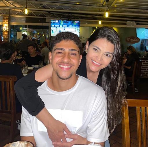 Hijo de Adriano firma su primer contrato en Europa: el club que lo fichó y el increíble parecido con su padre